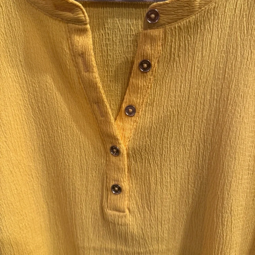 NWT Michael Kors Bright Dandelion Crinkled Fabric Blouse Size S / P